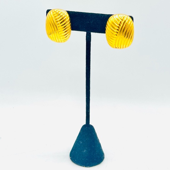 Vintage CHRISTIAN DIOR gold clip on earrings - Picture 7 of 13